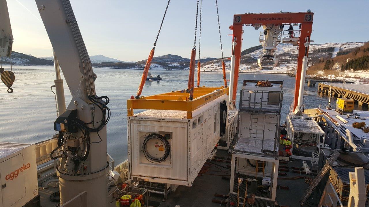 JFD participates in simulated submarine rescue operations as part of Exercise Northern Sun 2017. 